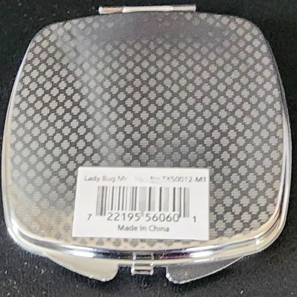 New (Flawed) Lady Bug Travel Makeup Mirror 1x/5x w/ Matching Tweezers Compact - Picture 2 of 7